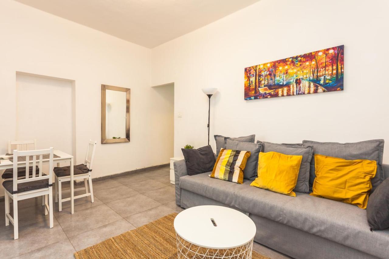 Lovley Close To The And Carmel Market *